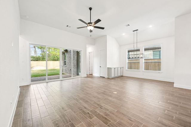 26030 S Outrider Banks, Montgomery, TX 77316