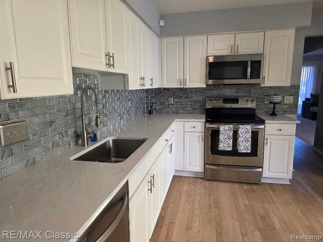 1806 S Hill Boulevard, Bloomfield Hills, MI 48304