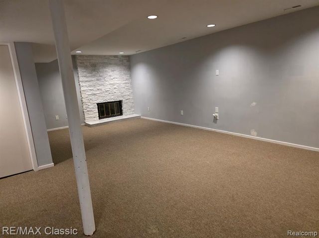 1806 S Hill Boulevard, Bloomfield Hills, MI 48304