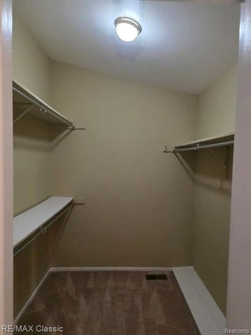 1806 S Hill Boulevard, Bloomfield Hills, MI 48304