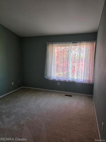 1806 S Hill Boulevard, Bloomfield Hills, MI 48304