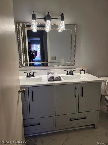 1806 S Hill Boulevard, Bloomfield Hills, MI 48304