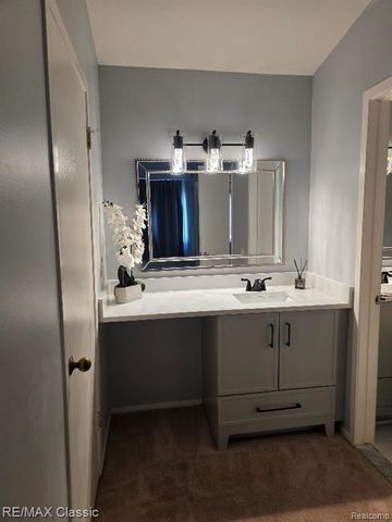 1806 S Hill Boulevard, Bloomfield Hills, MI 48304