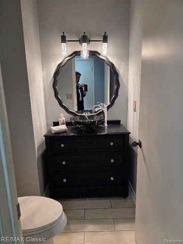 1806 S Hill Boulevard, Bloomfield Hills, MI 48304