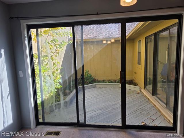 1806 S Hill Boulevard, Bloomfield Hills, MI 48304