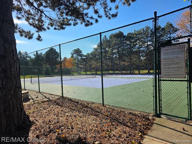 1806 S Hill Boulevard, Bloomfield Hills, MI 48304