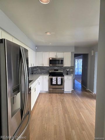 1806 S Hill Boulevard, Bloomfield Hills, MI 48304