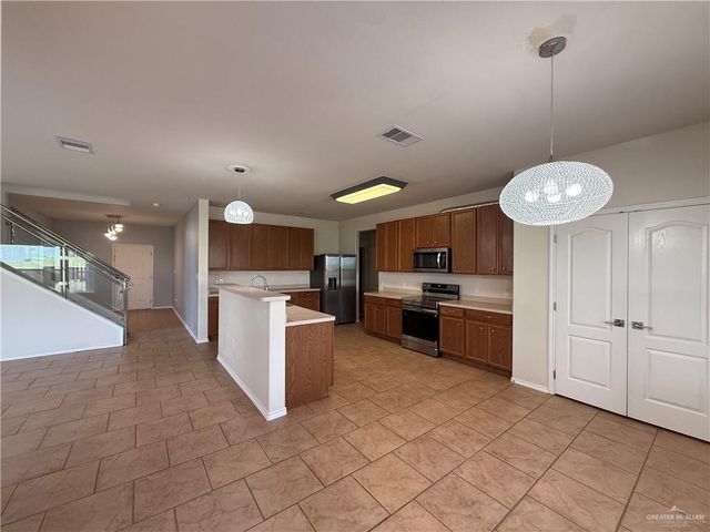 2215 S Links Drive, Edinburg, TX 78542