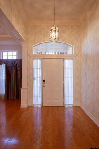 704 Shiloh Ridge St, Tyler, TX 75703