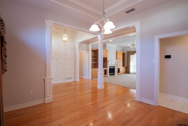 704 Shiloh Ridge St, Tyler, TX 75703