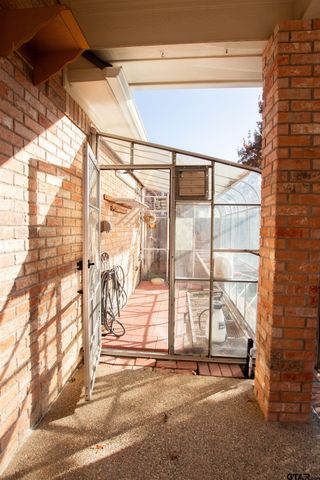 704 Shiloh Ridge St, Tyler, TX 75703