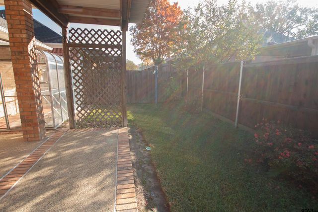 704 Shiloh Ridge St, Tyler, TX 75703