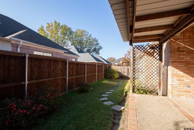 704 Shiloh Ridge St, Tyler, TX 75703