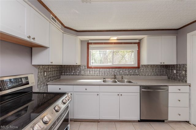 3679 Sanford Avenue, Stow, OH 44224
