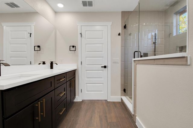 104 Kipapa CT, Bastrop, TX 78602