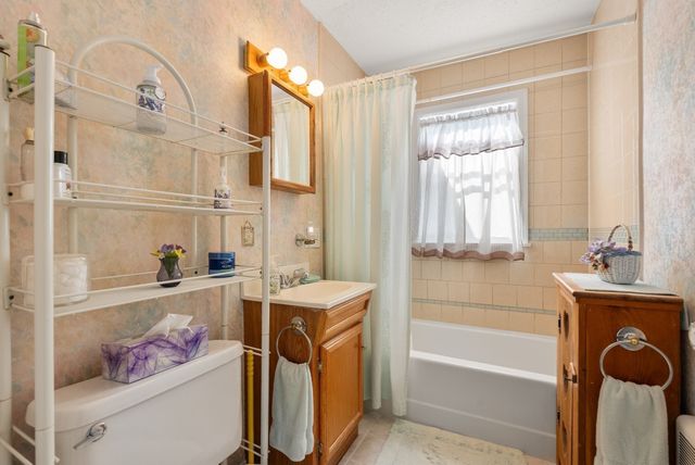 64 County St, Peabody, MA 01960
