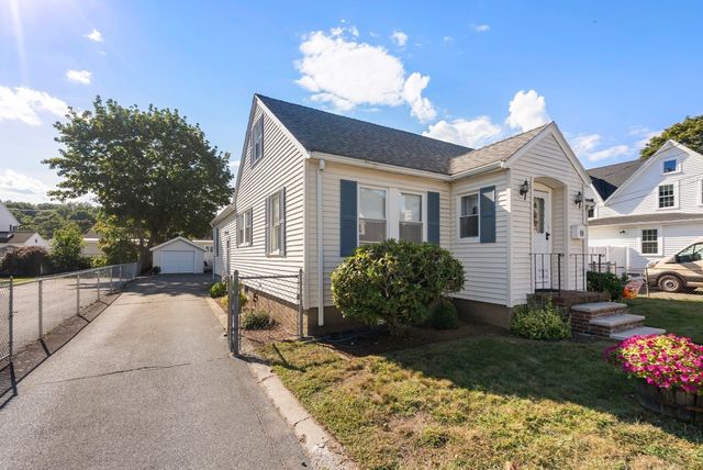 64 County St, Peabody, MA 01960
