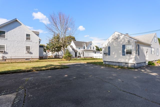 64 County St, Peabody, MA 01960