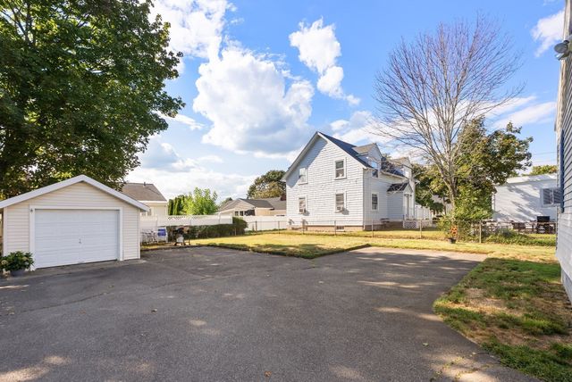 64 County St, Peabody, MA 01960