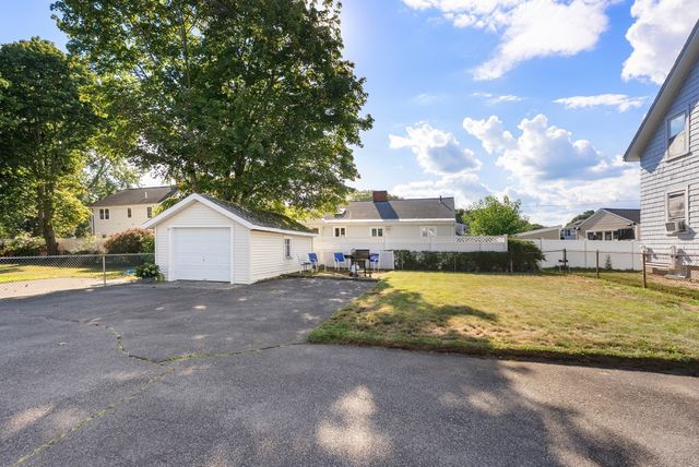 64 County St, Peabody, MA 01960