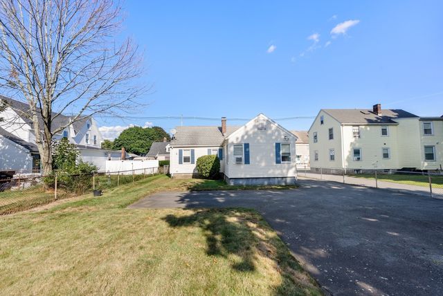 64 County St, Peabody, MA 01960