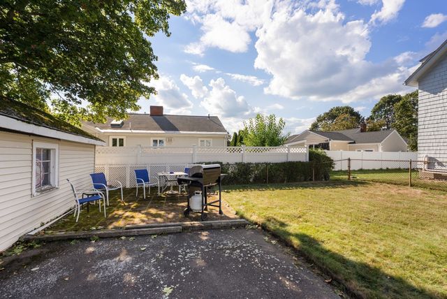 64 County St, Peabody, MA 01960