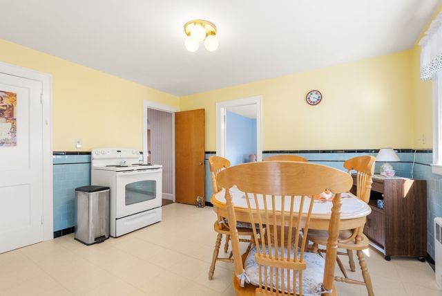 64 County St, Peabody, MA 01960