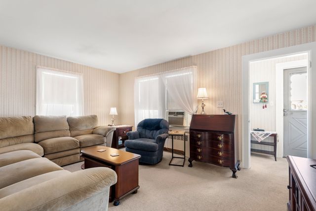 64 County St, Peabody, MA 01960