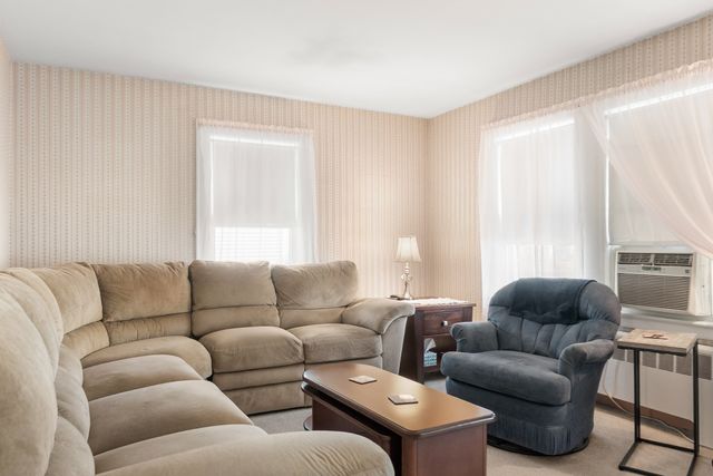 64 County St, Peabody, MA 01960