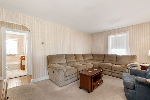 64 County St, Peabody, MA 01960