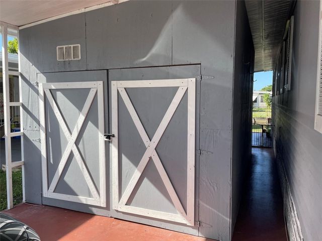 2341 SW 84th Avenue, Davie, FL 33324