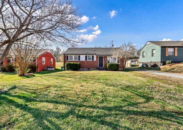 218 Clearview Dr, Clarksville, TN 37043