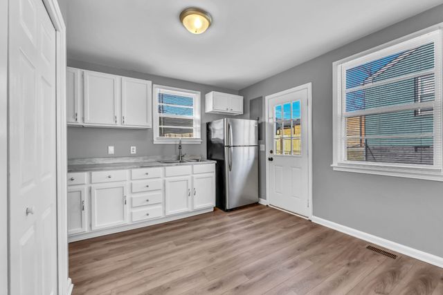 218 Clearview Dr, Clarksville, TN 37043