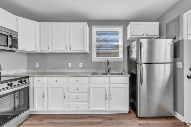 218 Clearview Dr, Clarksville, TN 37043