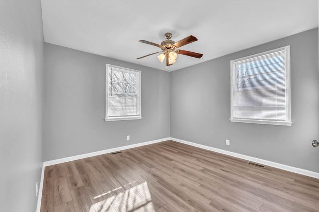 218 Clearview Dr, Clarksville, TN 37043