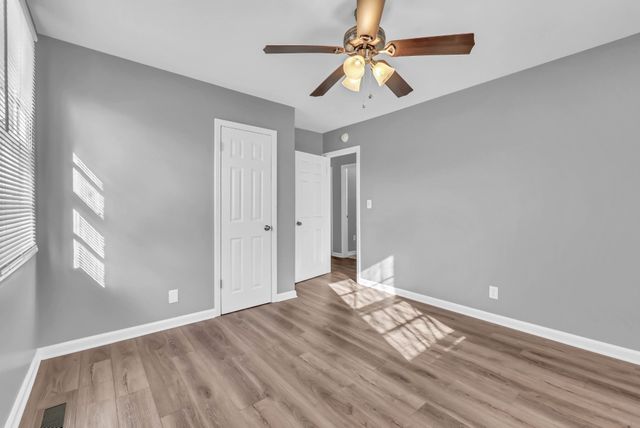 218 Clearview Dr, Clarksville, TN 37043