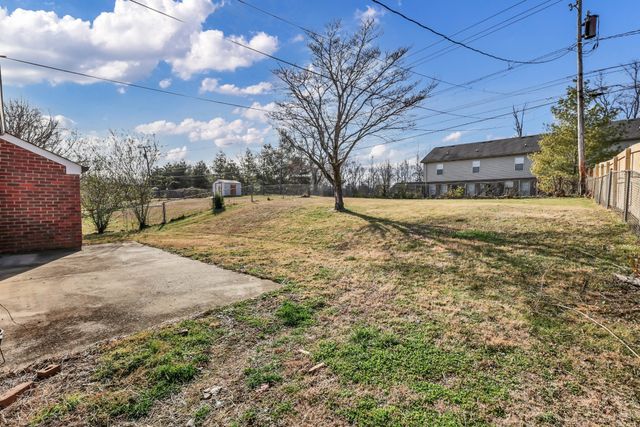 218 Clearview Dr, Clarksville, TN 37043