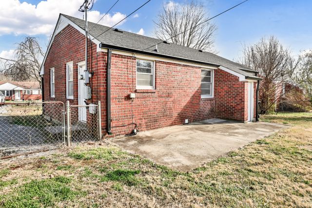 218 Clearview Dr, Clarksville, TN 37043