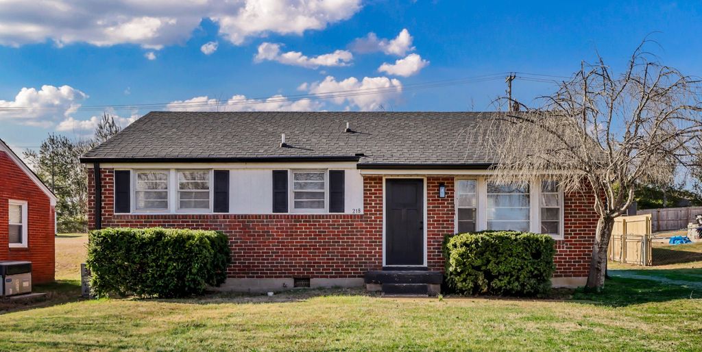 218 Clearview Dr, Clarksville, TN 37043