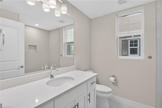 286 Indies DR E 101, Naples, FL 34114