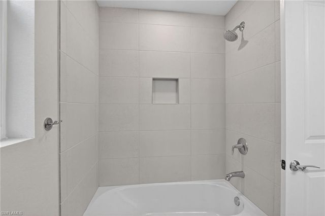 286 Indies DR E 101, Naples, FL 34114