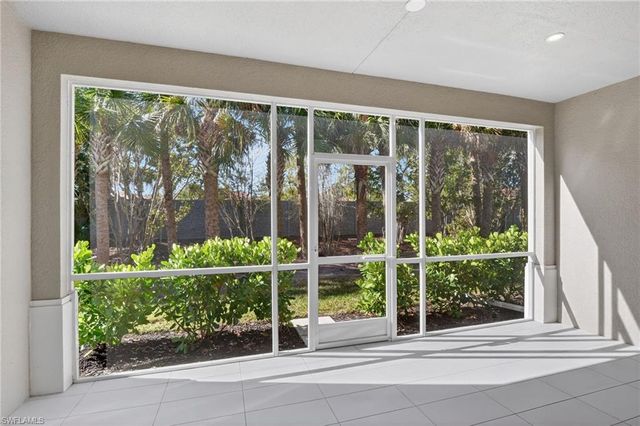 286 Indies DR E 101, Naples, FL 34114