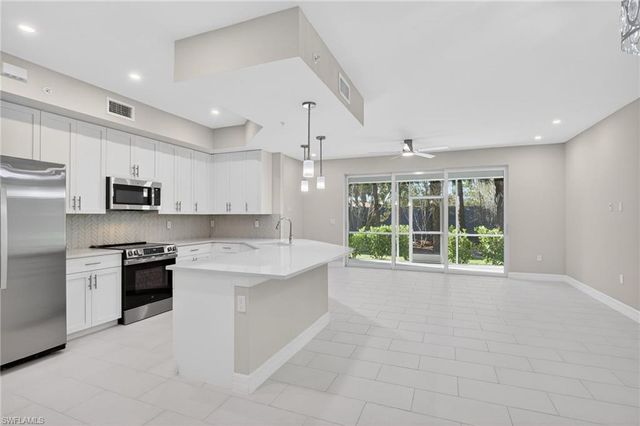 286 Indies DR E 101, Naples, FL 34114