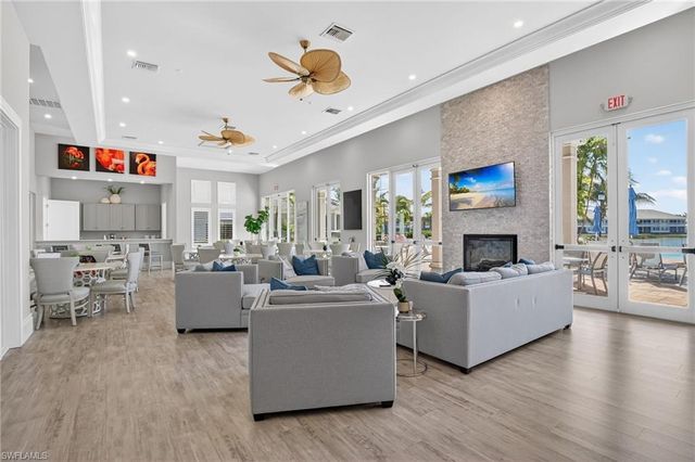 286 Indies DR E 101, Naples, FL 34114