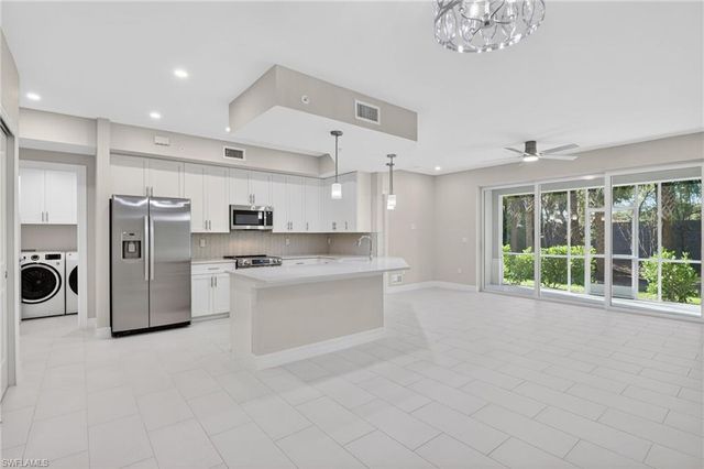 286 Indies DR E 101, Naples, FL 34114