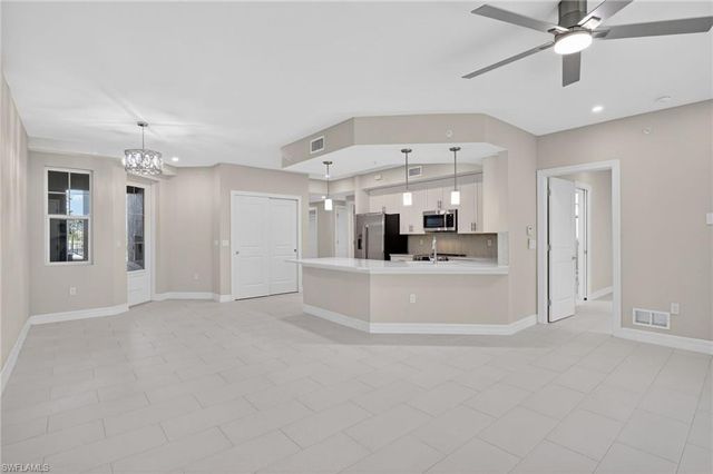 286 Indies DR E 101, Naples, FL 34114