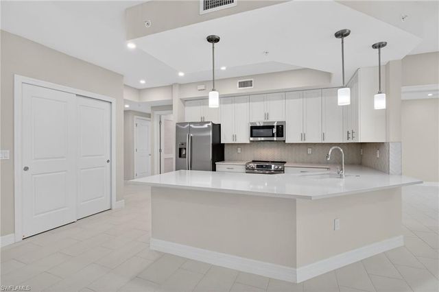 286 Indies DR E 101, Naples, FL 34114