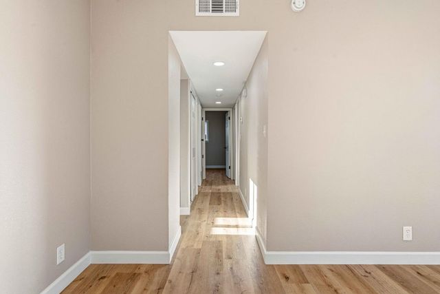 6121 Greenfield Ln, Stockton, CA 95207