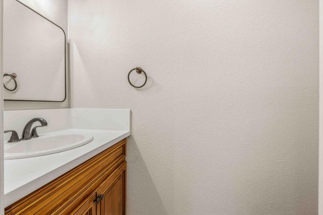 6121 Greenfield Ln, Stockton, CA 95207