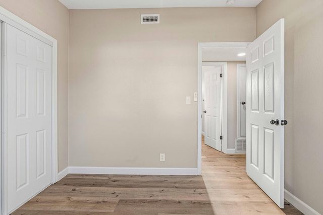 6121 Greenfield Ln, Stockton, CA 95207